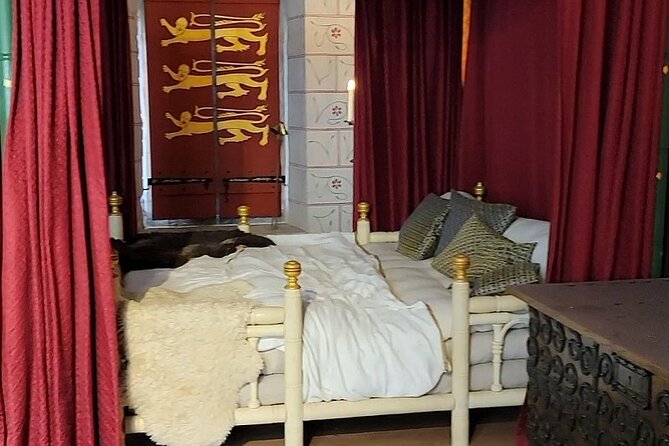 Tower of London: Guided Tour with Thames River Cruise - Walking, weather, and family comfort