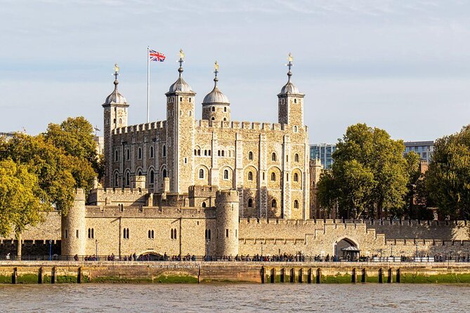 Tower of London: Guided Tour with Thames River Cruise - The Crown Jewels and their 23,000 stones