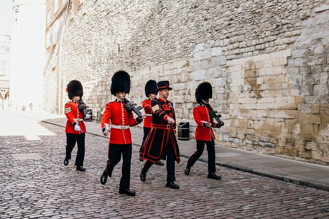 VIP Early Access Opening Ceremony Tower of London & River Cruise - How the guide and earpiece affect the visit