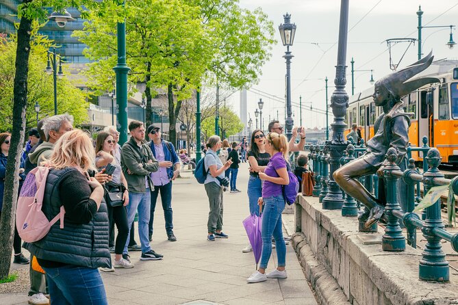 Walking Tour Budapest incl. the Shoes on the Danube Bank - Vörösmarty Square and Váci Street show modern Pest