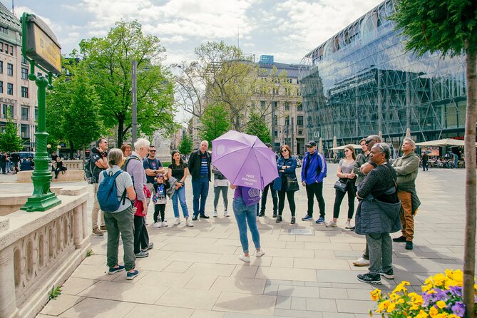Walking Tour Budapest incl. the Shoes on the Danube Bank - Chain Bridge and Erzsébet tér complete the city picture