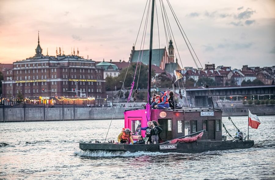 Warsaw: Traditional Galar Cruise on The Vistula River - PGE Narodowy and the eastern riverbank