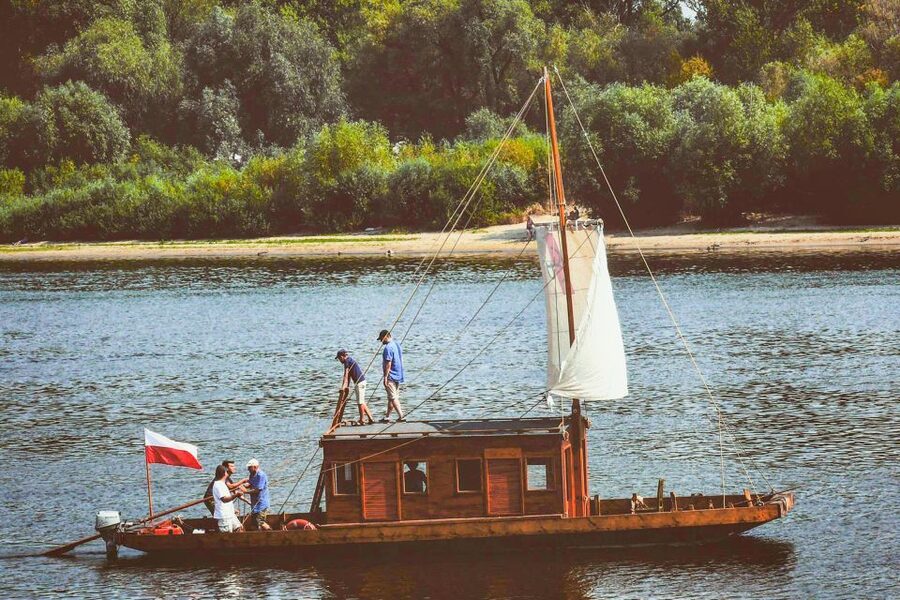 Warsaw: Traditional Galar Cruise on The Vistula River - Świętokrzyski Bridge, Praga, and Port Praski