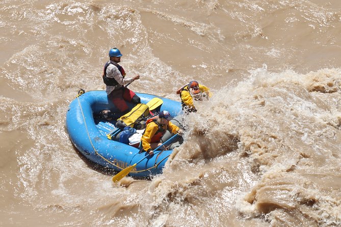 Whitewater Rafting on the Colorado River - A riverside lunch without a boxed sandwich