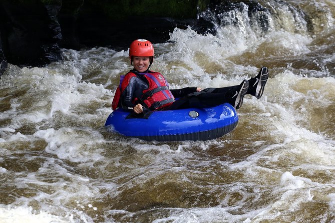 Whitewater River Tubing in Llangollen - Learning to handle a whitewater ring