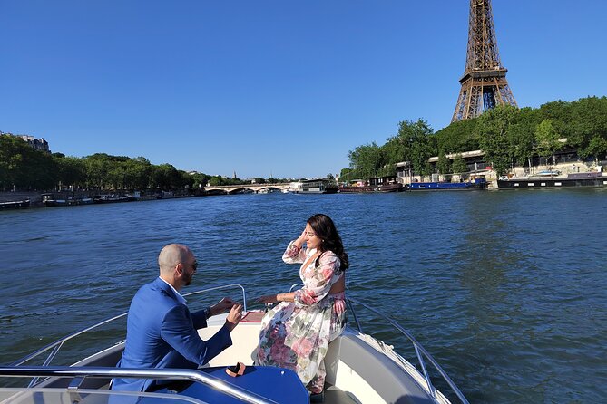 Your Private boat Captain Guide Explore Historical Paris - Île Saint-Louis and the pleasures of old Paris